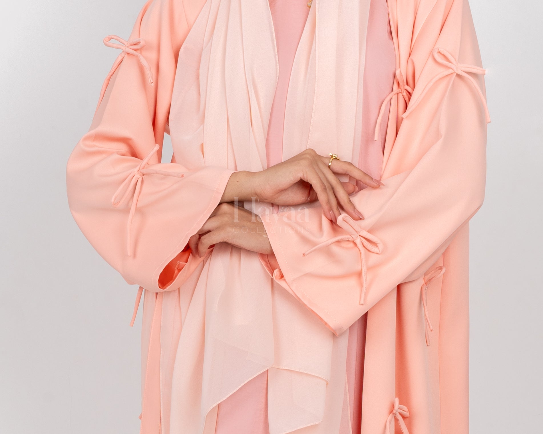 Noora Pink Bow Abaya close up